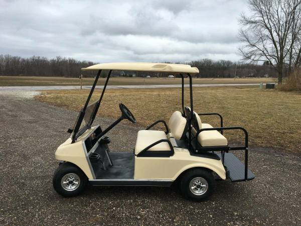very good condition 2006 Club Car DS Golf Cart