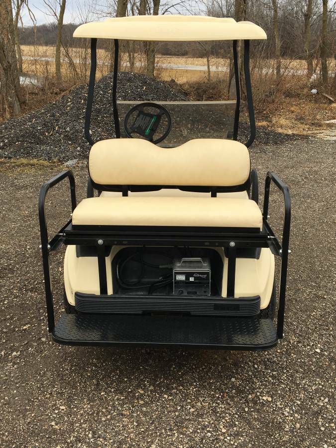 very good condition 2006 Club Car DS Golf Cart