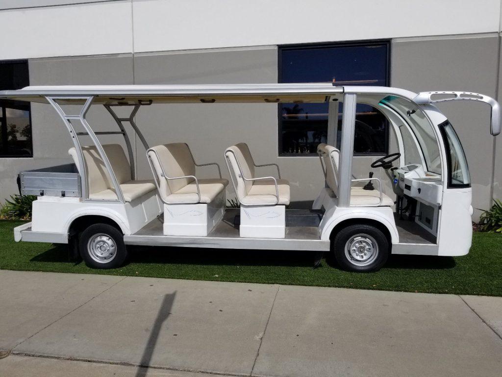 Good Condition Luxury Limousine 2010 People Mover Golf Cart