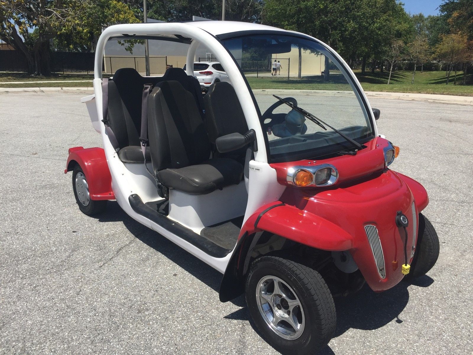 good running 2012 Chrysler Polaris gem E4 golf cart for sale