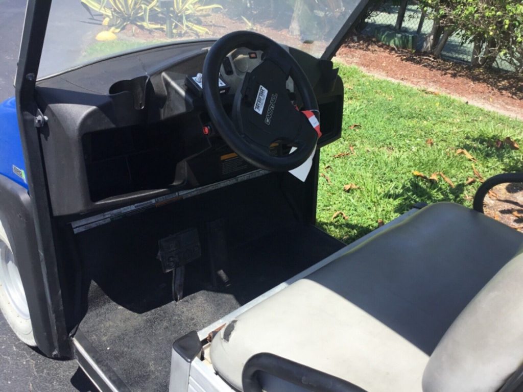 2017 Club Car Carryall 700 utility golf cart [electric dump bed]