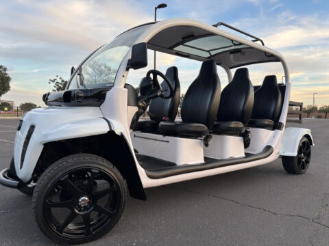 Beautiful 2015 GEM CAR 6 SEAT LIMO NEV GOLF CART 72v, White ON Black, 17″ RIMS for sale