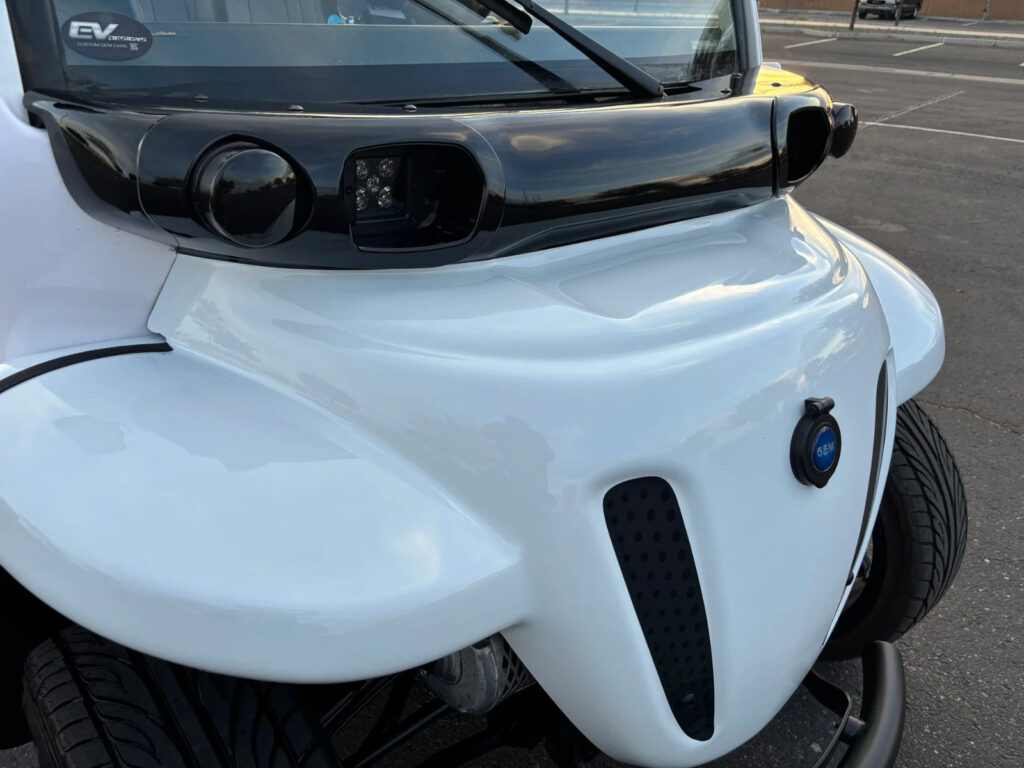 Beautiful 2015 GEM CAR 6 SEAT LIMO NEV GOLF CART 72v, White ON Black, 17″ RIMS