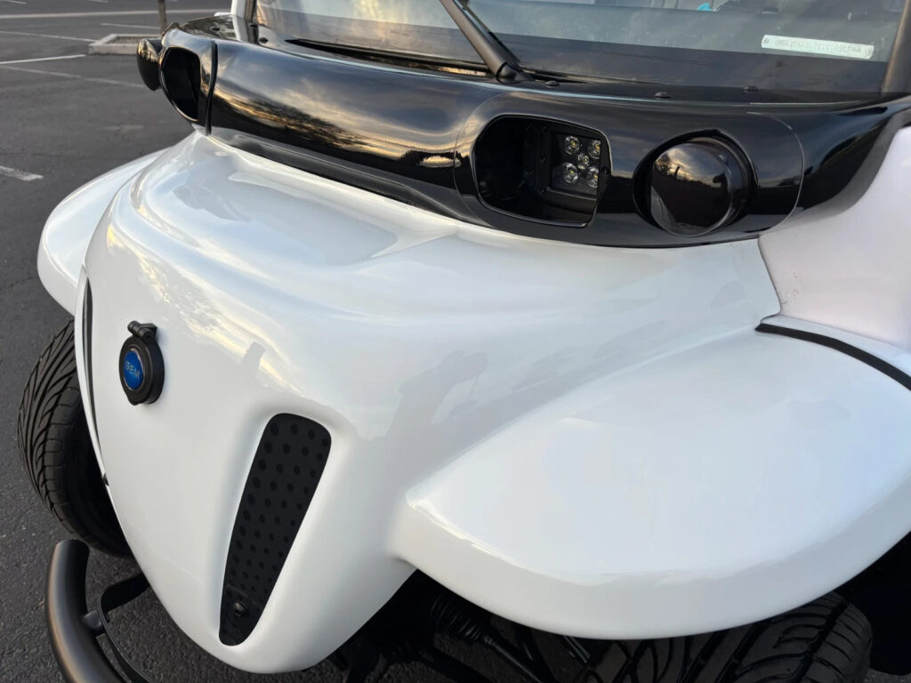 Beautiful 2015 GEM CAR 6 SEAT LIMO NEV GOLF CART 72v, White ON Black, 17″ RIMS