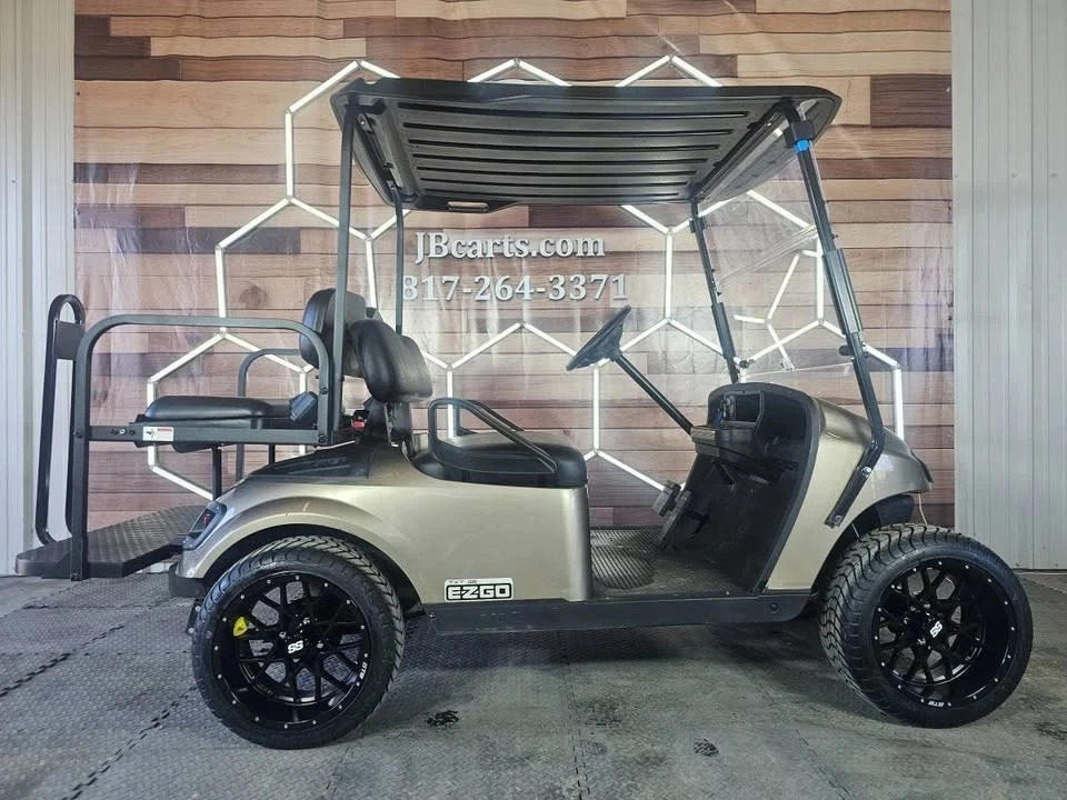 New Lithium, 2017 EZGO TXT , 4 Passenger Golf Cart