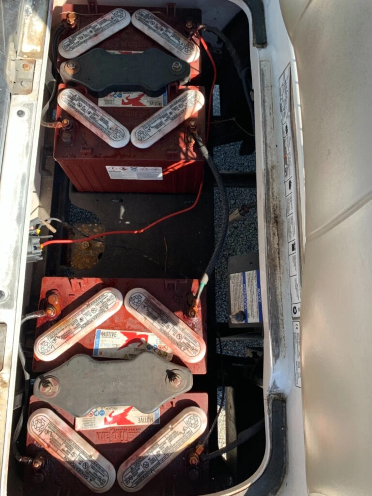 White 2010 Yamaha G29 YDR Drive Dre 2 seat Passenger Lithium